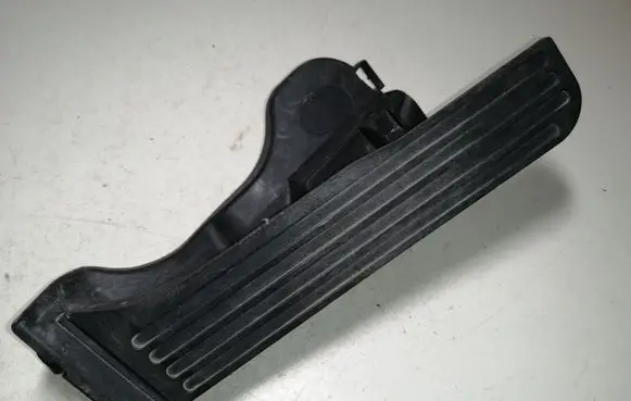 Volkswagen Golf V Accelerator throttle pedal 1K1721503P
