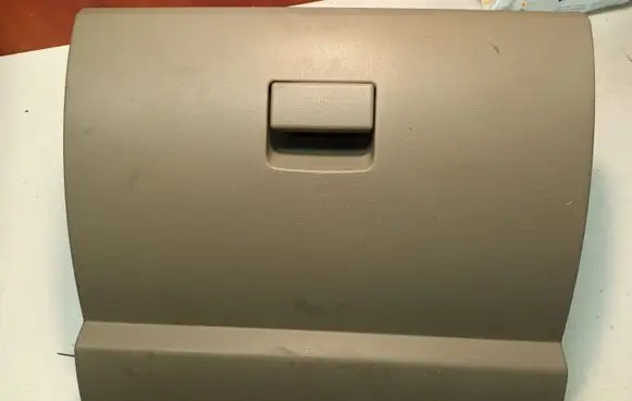 Mazda 5 Glove box lid/cover 