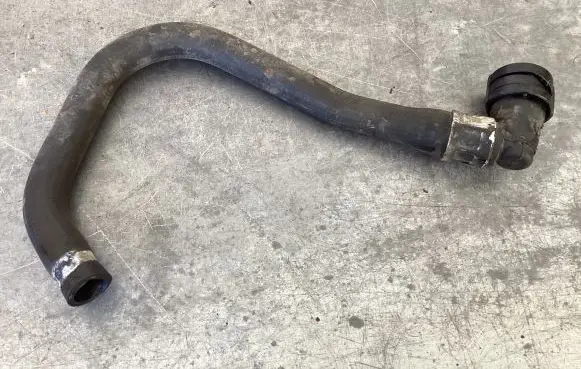 Volvo V70 Engine coolant pipe/hose 1385106