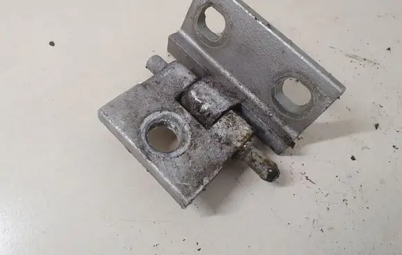 Volvo XC90 Front door lower hinge 