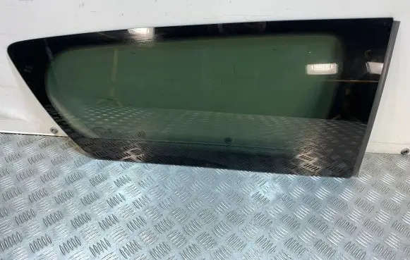 Chrysler Pacifica Rear side window P68238495AC