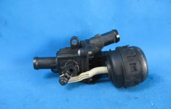 Audi Q7 4M Engine coolant pipe/hose 057121737N