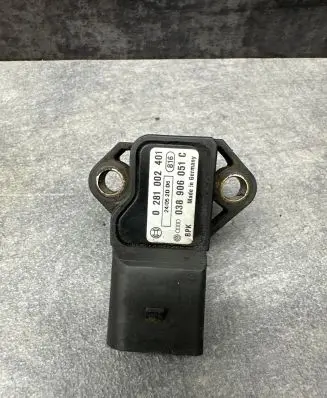 Volkswagen Touran I Air pressure sensor 038906051C 0281002401