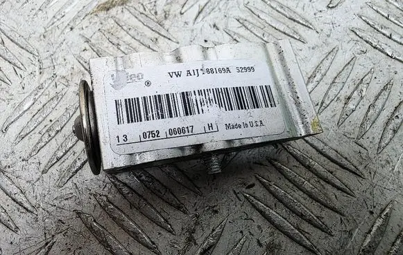 Volkswagen Atlas Air conditioning (A/C) expansion valve T88169A