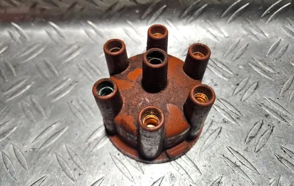 BMW 3 E30 Spark distributor cap 