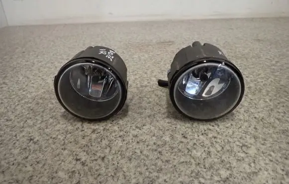 Nissan Note (E11) Front fog light