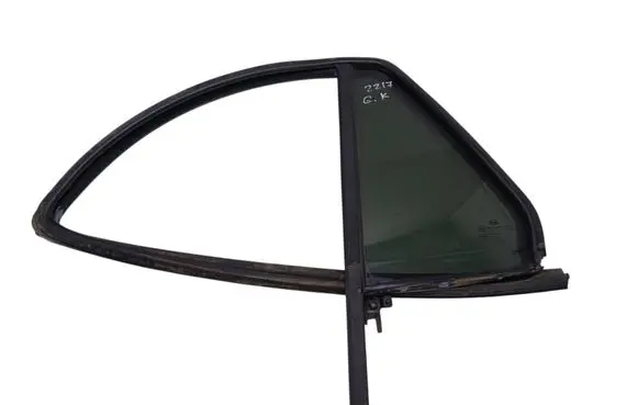 Hyundai Santa Fe Rear vent window glass 43R000385 DOT748AS3M355