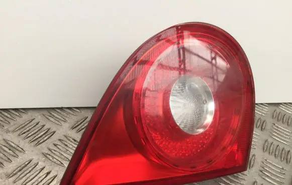 Volkswagen Golf V Tailgate rear/tail lights 1K6945093F 028500104
