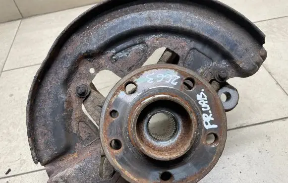 Volvo V60 Front wheel hub spindle knuckle