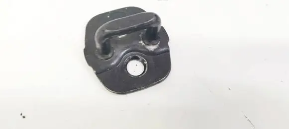 Nissan Juke I F15 Front door lock loop/hook striker 