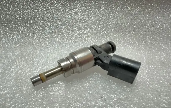 Audi A6 Allroad C6 Fuel injector 06E906036C