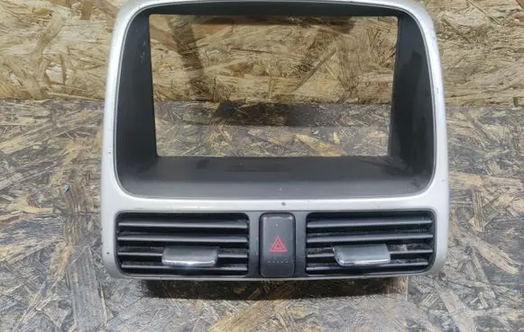 Honda CR-V Dash center air vent grill