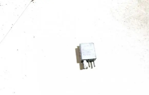 Volkswagen PASSAT B6 Other relay 1k0951253 0332011100