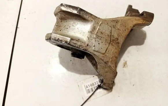 Engine mount bracket