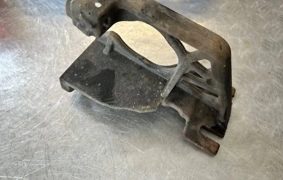 Nissan Qashqai Engine mounting bracket 7854R