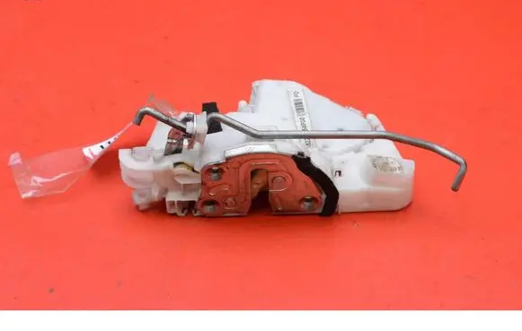 Suzuki Grand Vitara II Front door lock 8220254P00