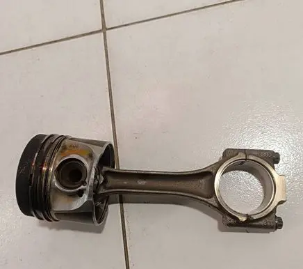Volkswagen Caddy Piston with connecting rod 366 03la