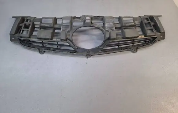 Toyota Prius (XW30) Front bumper upper radiator grill 5311147020
