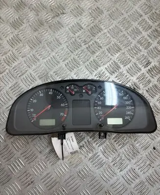 Volkswagen PASSAT B5 Speedometer (instrument cluster) 3B1919880 110008920 110008920027