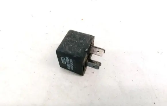 Volkswagen PASSAT B5.5 Other relay 8D0951253A 373