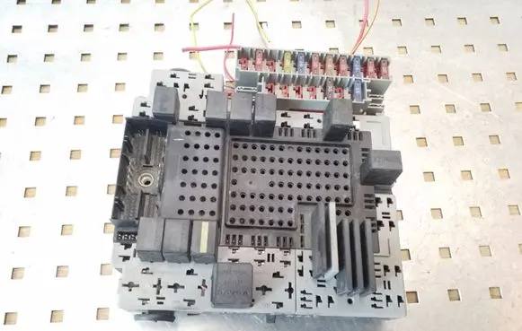 Volvo XC70 Fuse module 8688153