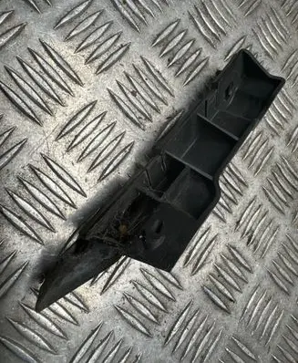Front bumper mounting bracket