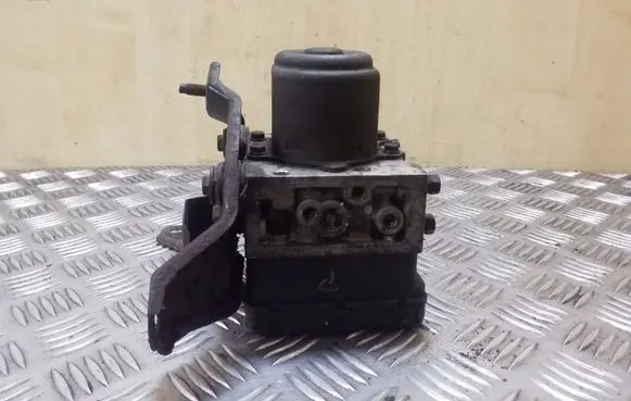 Toyota Corolla Verso E121 ABS Pump 4451013070 8954113040