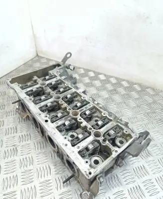 BMW 3 E90 E91 Engine head 7797679