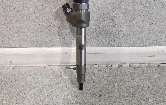 BMW 5 G30 G31 Fuel injector 8514148