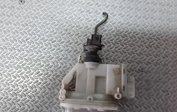 Volkswagen PASSAT B4 Central locking motor 357862153H