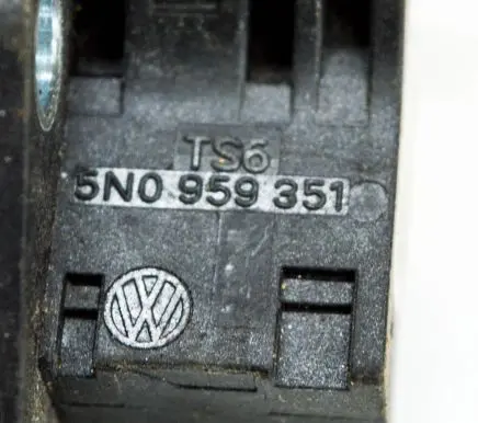 Volkswagen Tiguan Airbag deployment crash/impact sensor 5N0959351