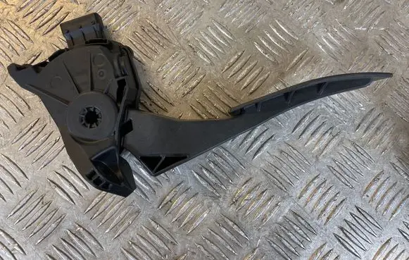 Opel Insignia A Accelerator throttle pedal 13237352 6PV00976500 10314001