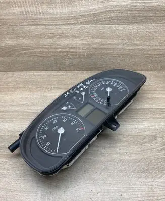 Renault Laguna II Speedometer (instrument cluster) 8200170311