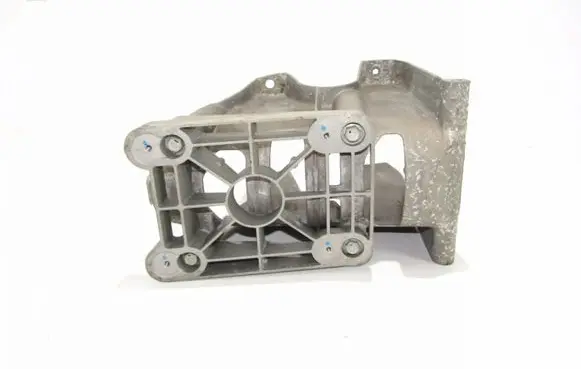 Chevrolet Captiva Engine mounting bracket 96625324