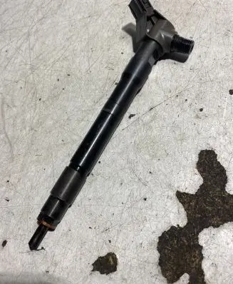 Mazda 6 Fuel injector SH0113H50