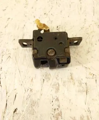 Audi A6 S6 C4 4A Tailgate/trunk/boot lock/catch/latch 4A9827505C