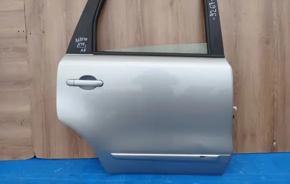 Nissan Note (E11) Rear door 