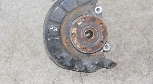 Volkswagen PASSAT B7 Front wheel hub