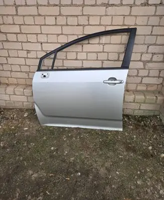 Toyota Corolla Verso E121 Front door 