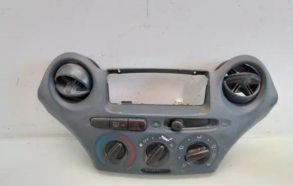 Toyota Yaris Climate control unit 758268701B