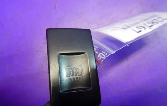 Volkswagen New Beetle Windscreen/window heater switch 