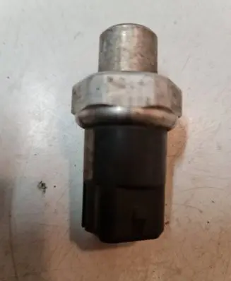 Volkswagen PASSAT B3 Air conditioning (A/C) pressure sensor 8D0959482B 302QADG