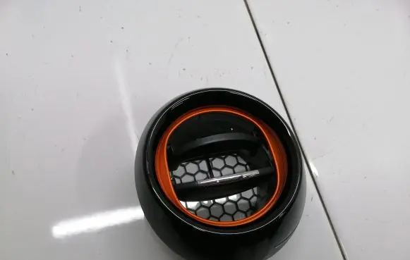 Renault Captur Dashboard side air vent grill/cover trim 687606373R