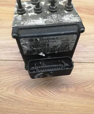 Volkswagen PASSAT B6 ABS Pump 3C0614109T 16705910