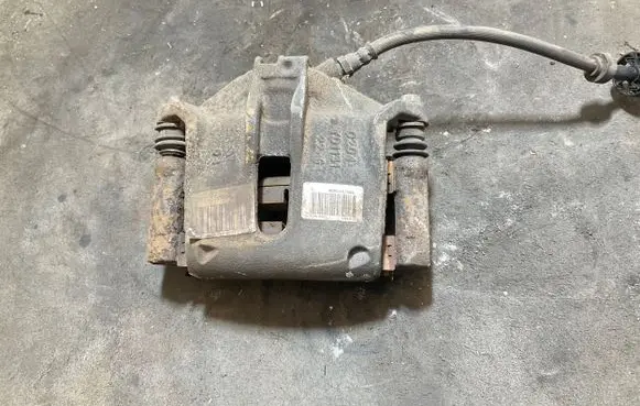 Peugeot 2008 I Front brake caliper 9805497680 GA5015 0204L60323