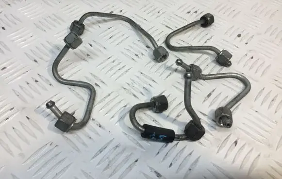 Nissan Qashqai+2 Fuel injector supply line/pipe 