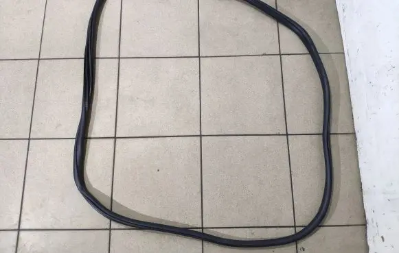 BMW 3 G20 G21 Rubber seal rear door 7407375