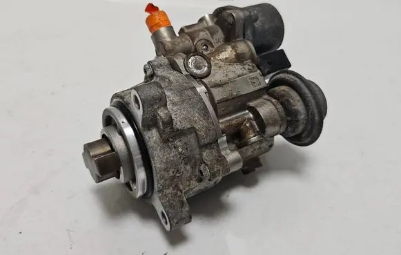 BMW 3 E92 E93 Fuel injection high pressure pump 7613933