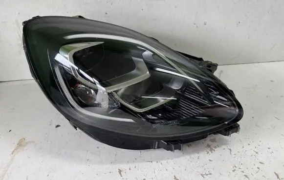 Ford Puma Headlight/headlamp
