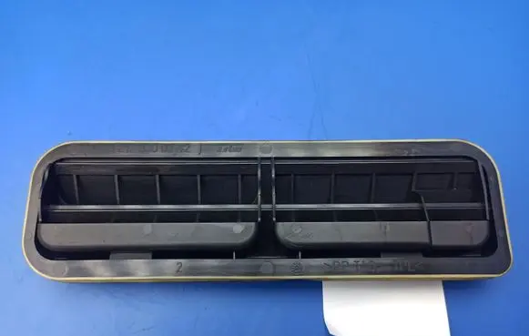 Mercedes-Benz E W212 Quarter panel pressure vent A2128300242